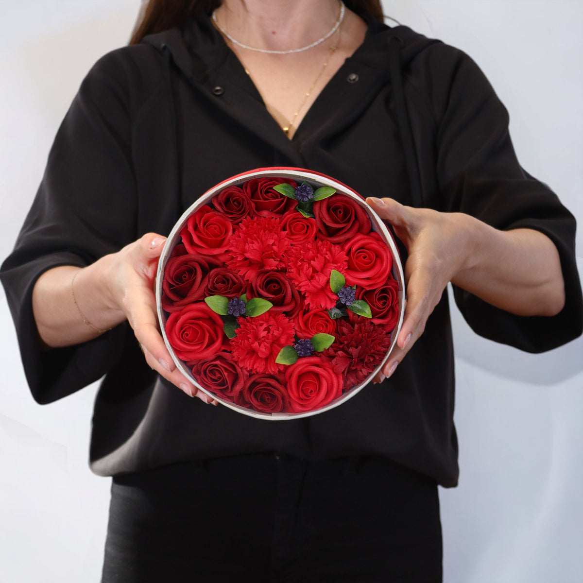 Round Soap Flower Gift Box - Classic Red Roses – view 3