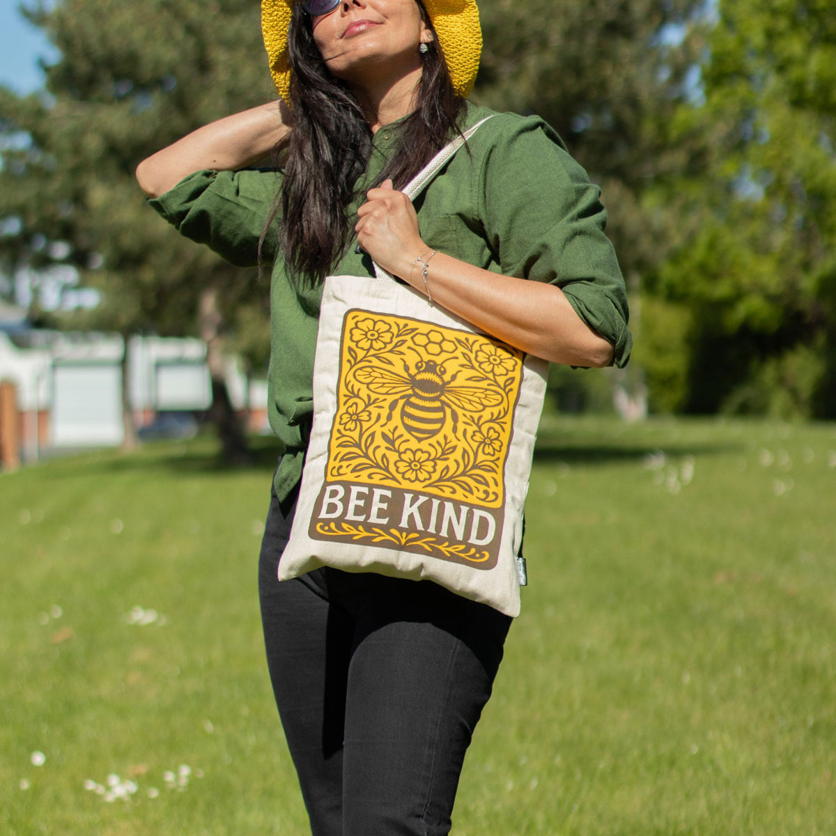 Nomad Sari Toni Tote Bag - Bee Kind - Natural – view 8