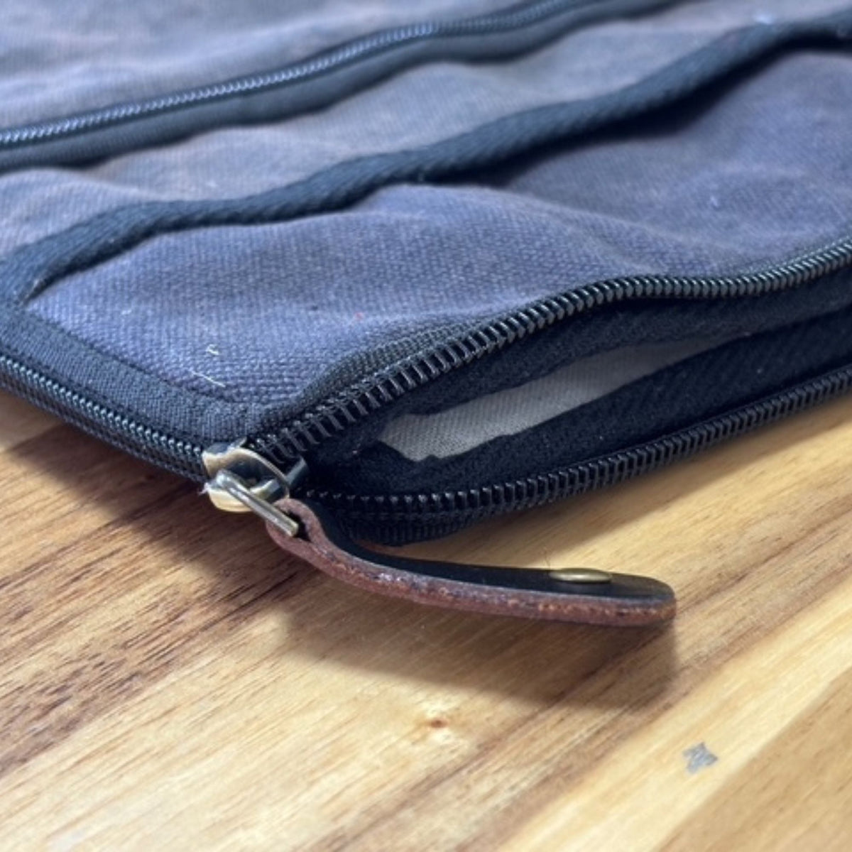 Stonewash Tablet Pouch - Charcoal - 21x29cm – view 3