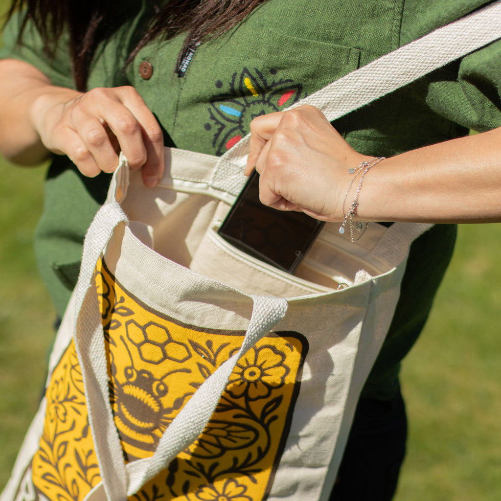 Nomad Sari Toni Tote Bag - Bee Kind - Natural – view 9