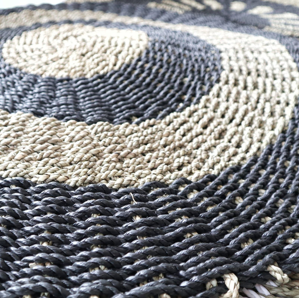 Round Seagrass Rug - Black & Tan Circles - 1m – view 2