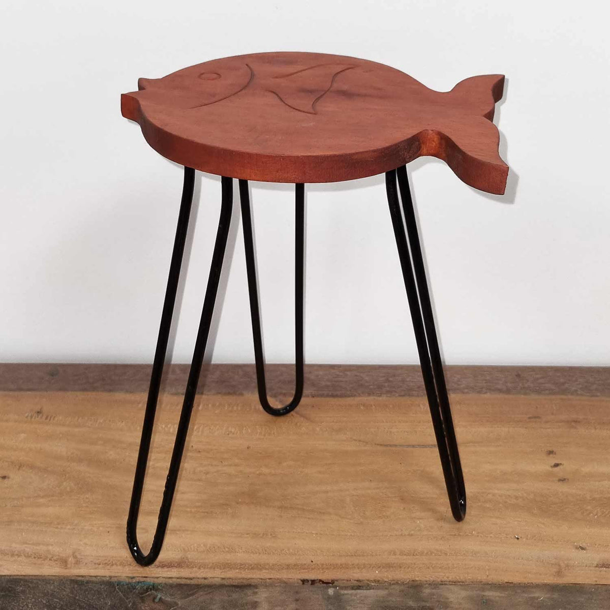Albasia Wood Fish Stand - Terracotta – view 4