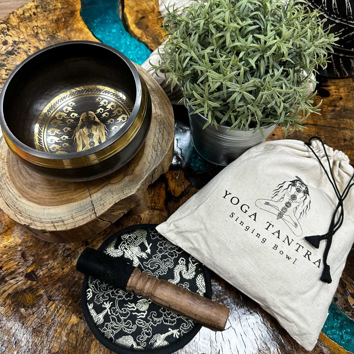Hand Beaten Singing Bowl Gift Set 14cm - Yogi Motifs – view 2