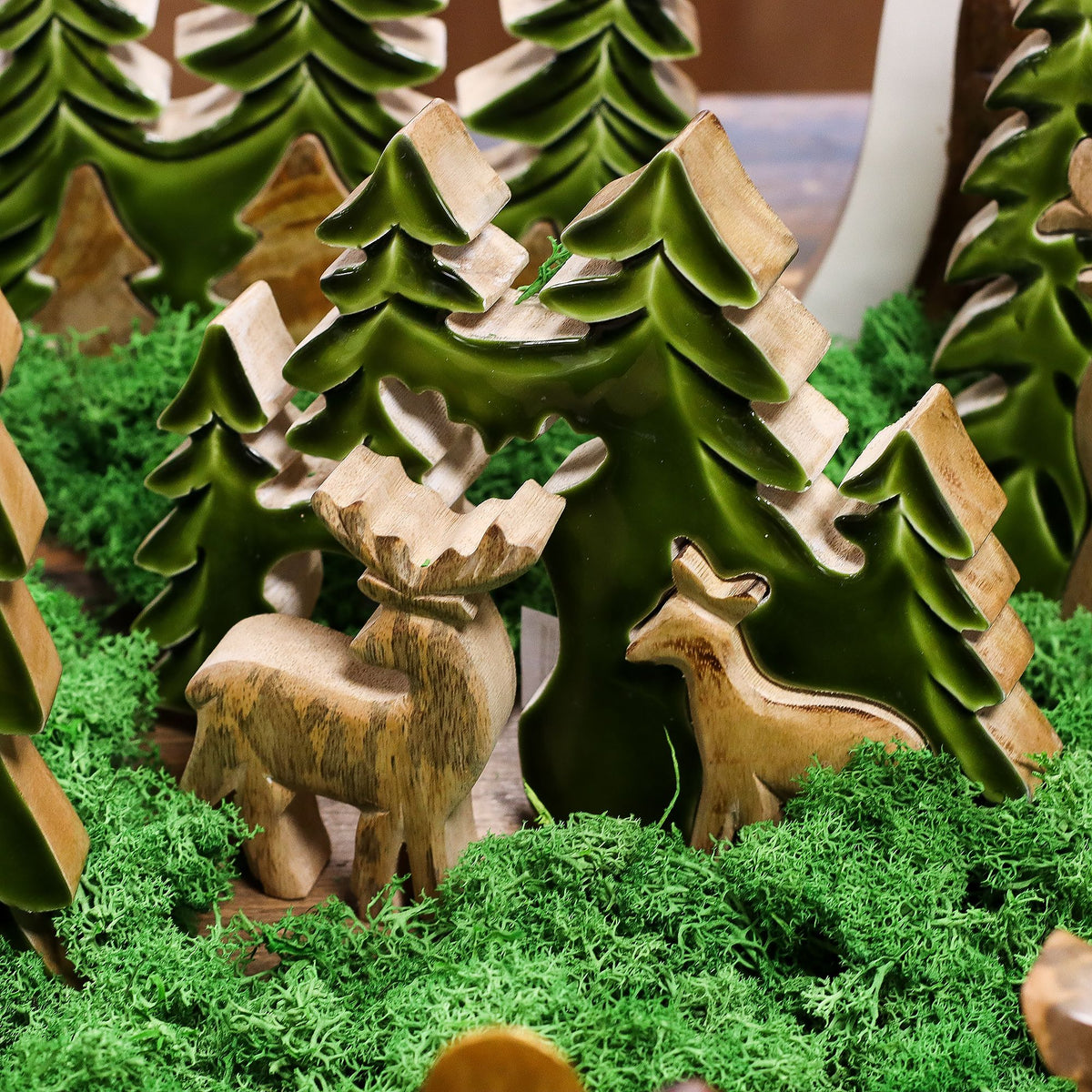 Two Deer in the Forest Wooden Decoration - 18 x 23 cm – view 2