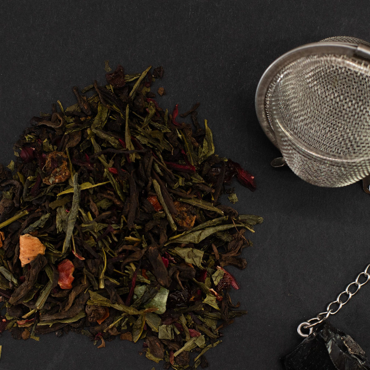 Mid-Summer Magic Fruity Red & Green Tea Tin 50g – view 4