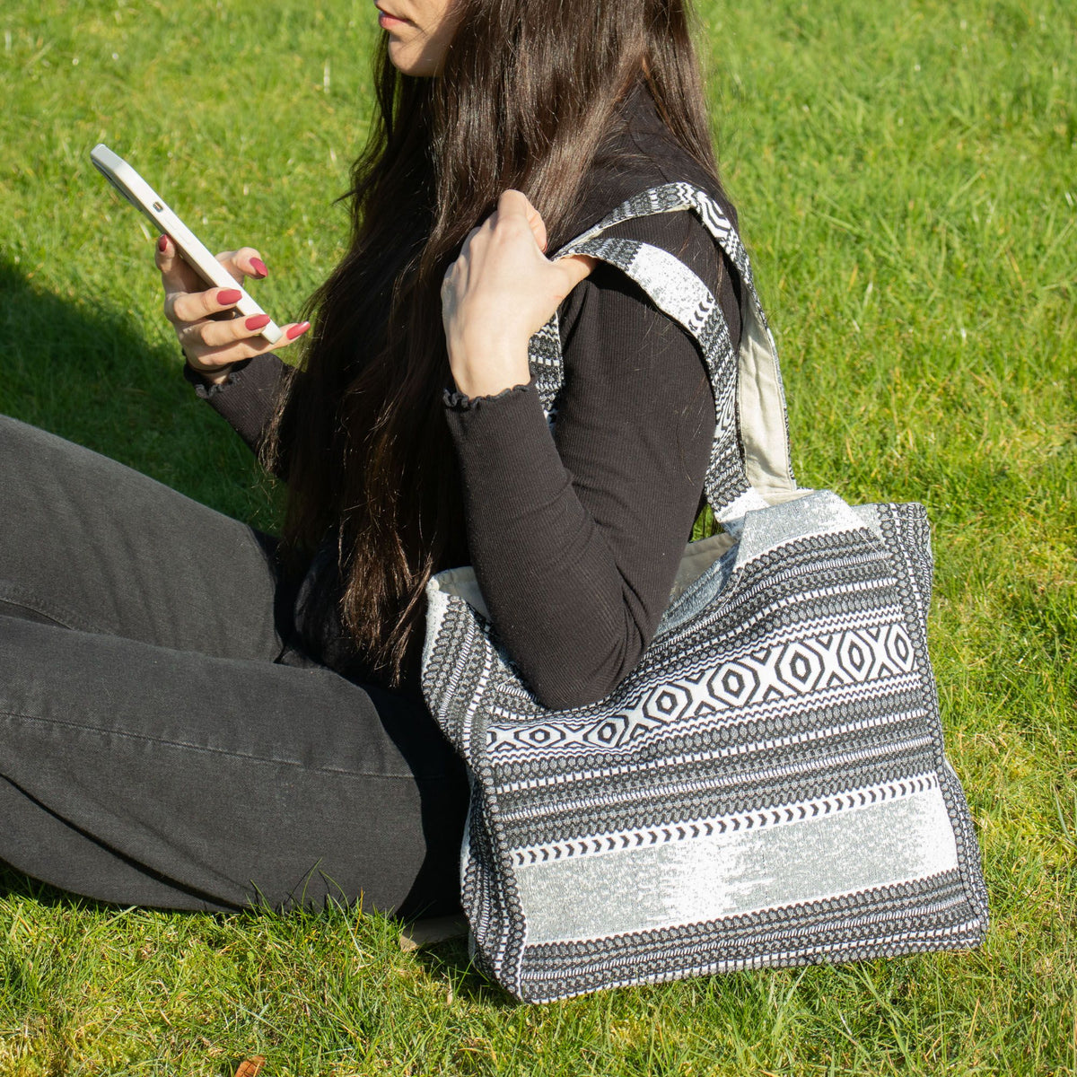 Urban Caravan Monochrome Jacquard Tote Bag 35x35cm – view 4