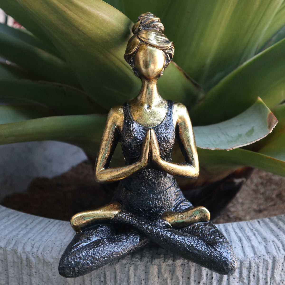 Yoga Lady Figure, Bronze and Black, 24 cm – view 3