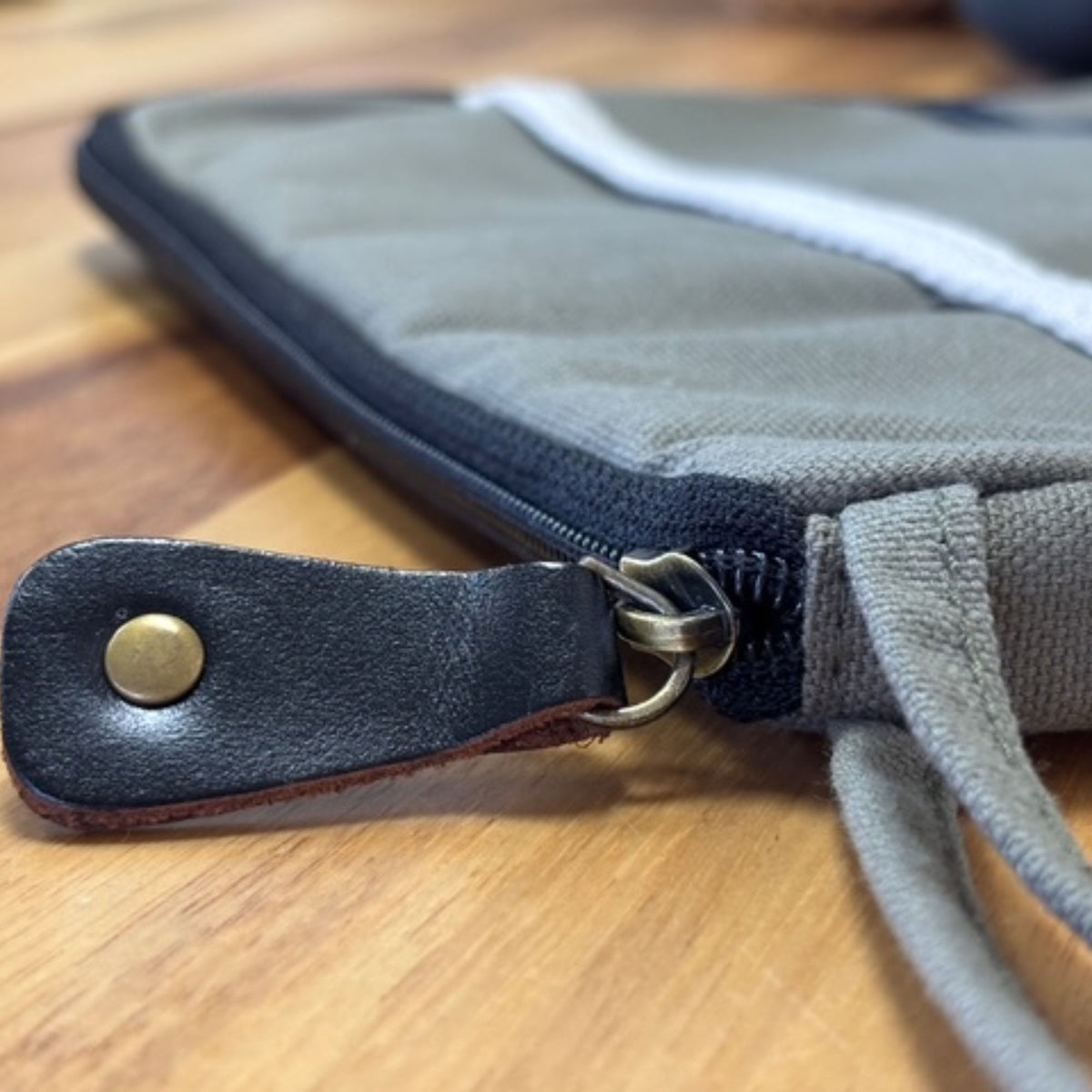 Canvas Tablet Pouch - Olive - 21x29cm