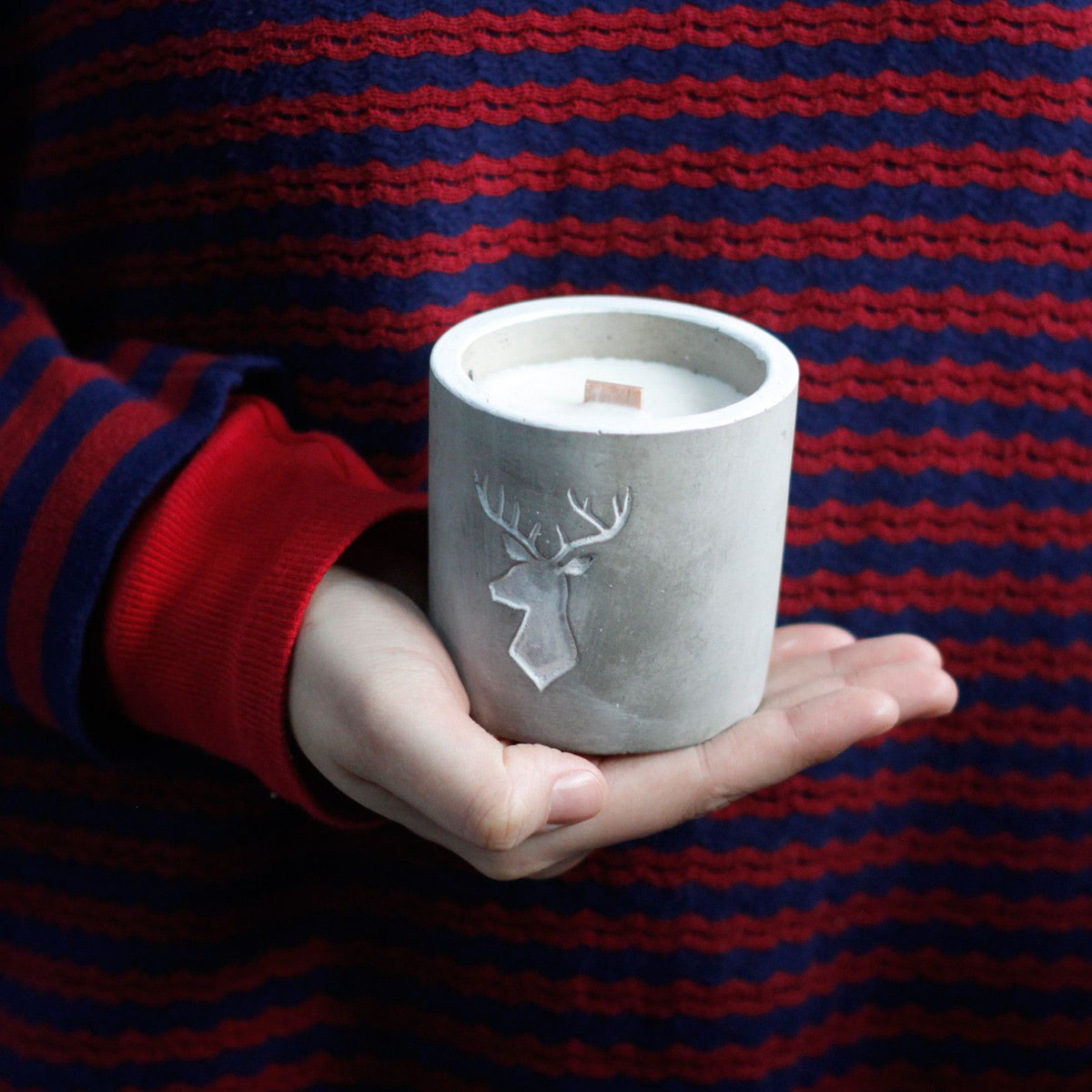 Concrete Wooden Wick Candle - Love, Purple Fig & Cassis – view 8