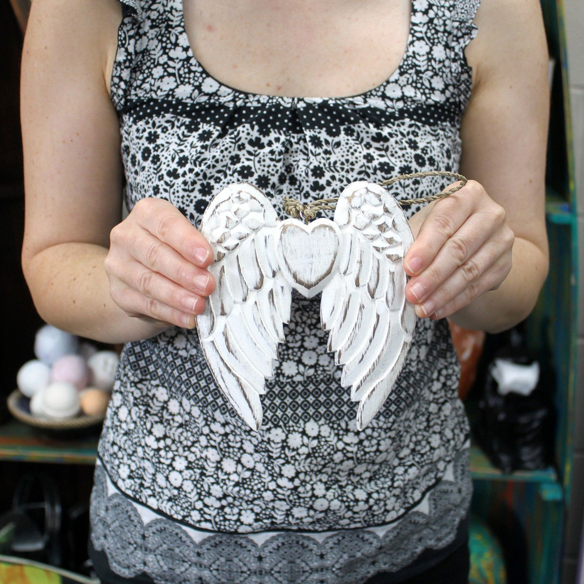 Small Double Angel Wing and Heart Wall Decor, 15 cm – view 3