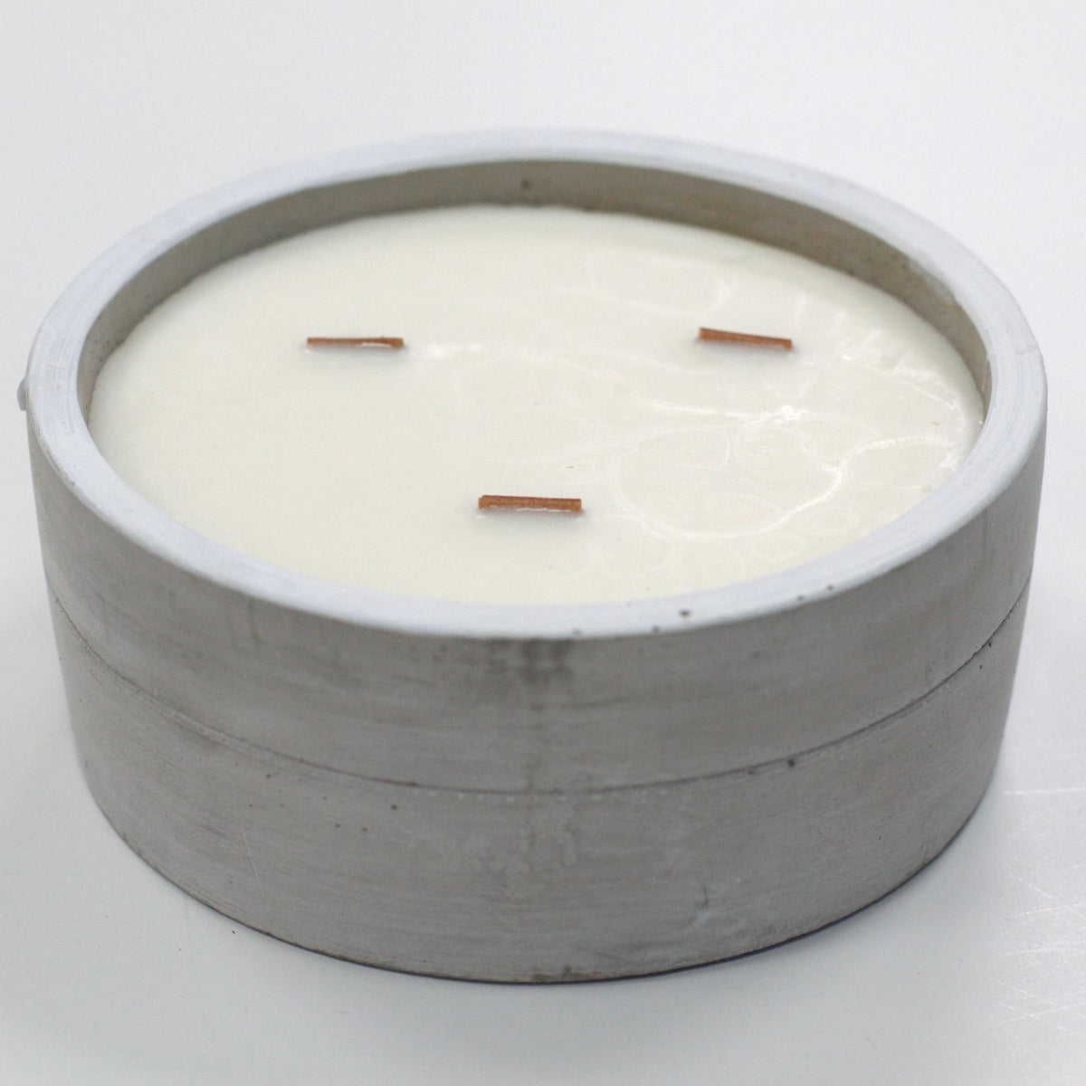 Large Concrete Wooden Wick Candle - Patchouli & Dark Amber – view 2