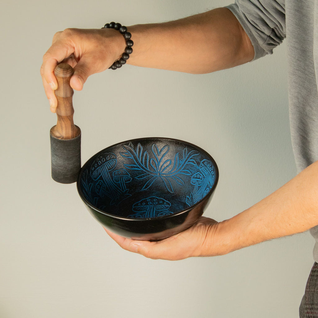 Aluminium Singing Bowl - Magic Mushroom - Blue (20cm) – view 6