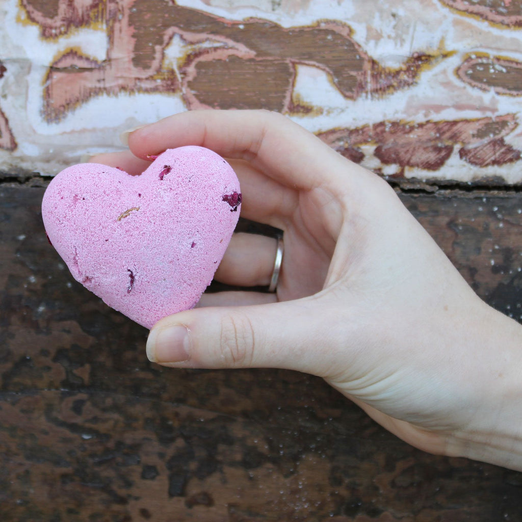 Love Heart Bath Bomb 70g - Ylang & Rose – view 3