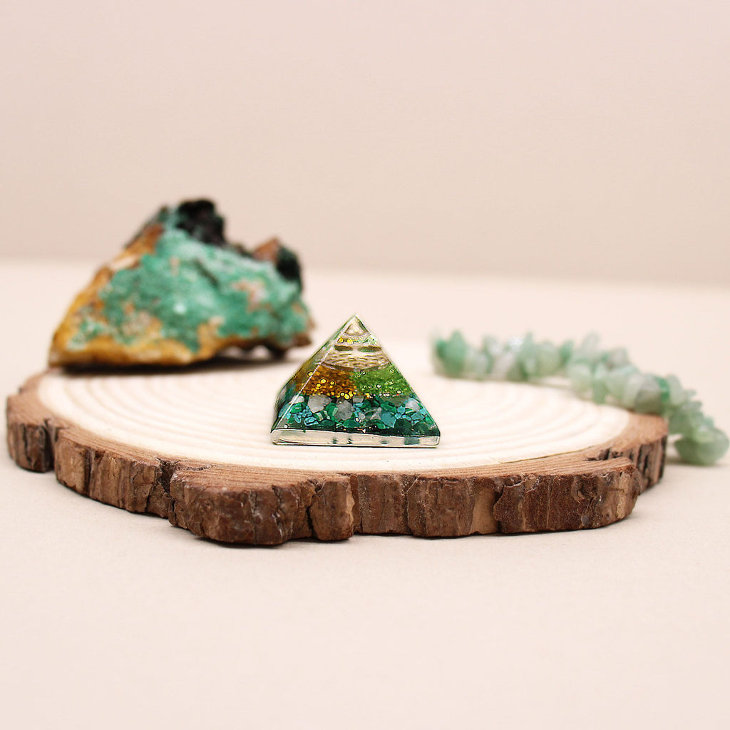 Small Orgonite Pyramid 25mm - Gemstone Chips and Copper – view 8