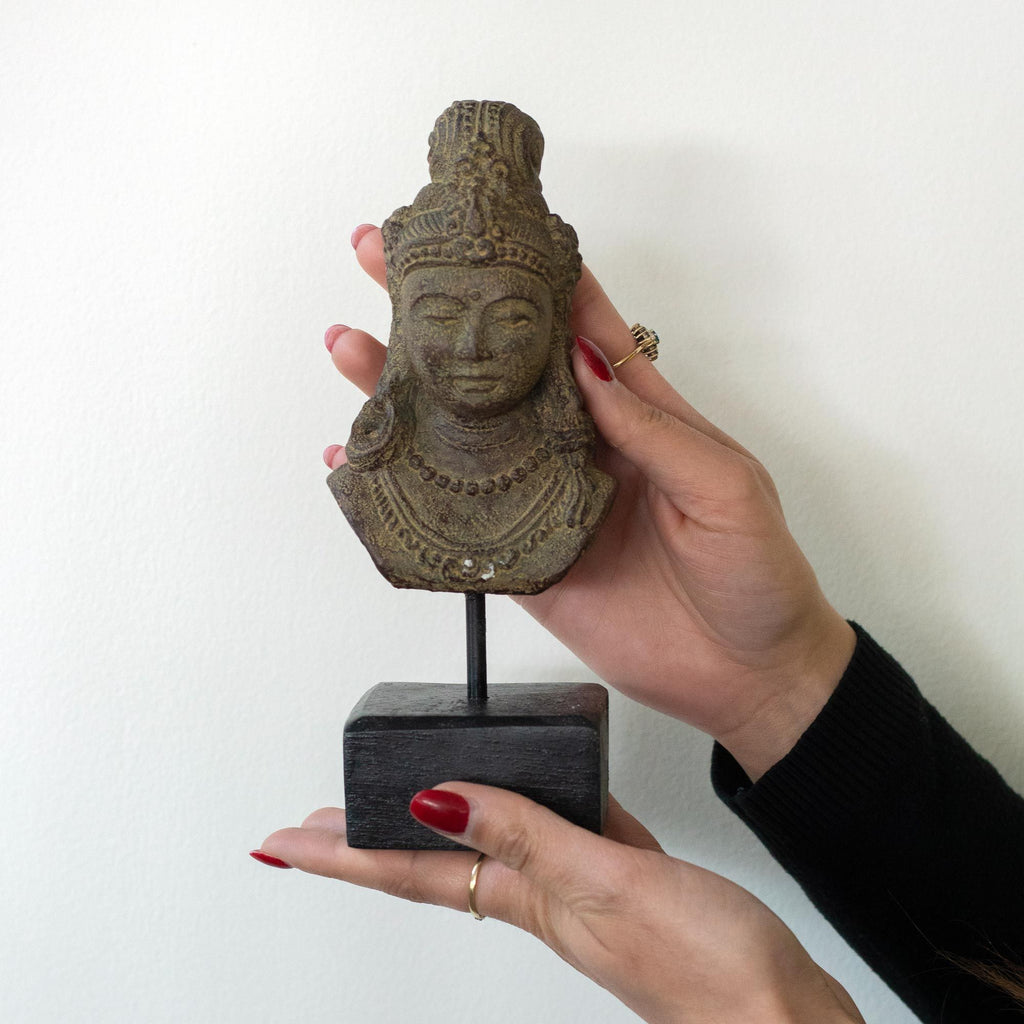 Lucky Java Princess Statue on Stand, Grey – view 3