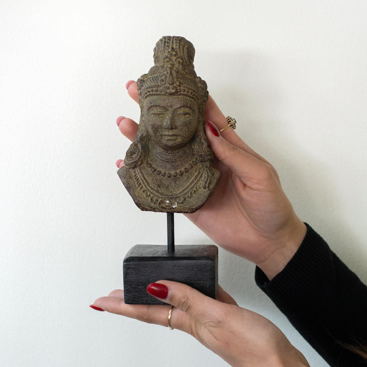 Lucky Java Princess Statue on Stand, Grey – view 3