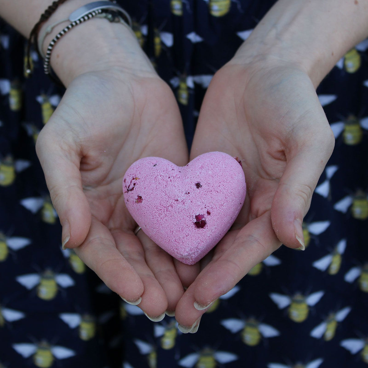 Love Heart Bath Bomb 70g - Ylang & Rose – view 2