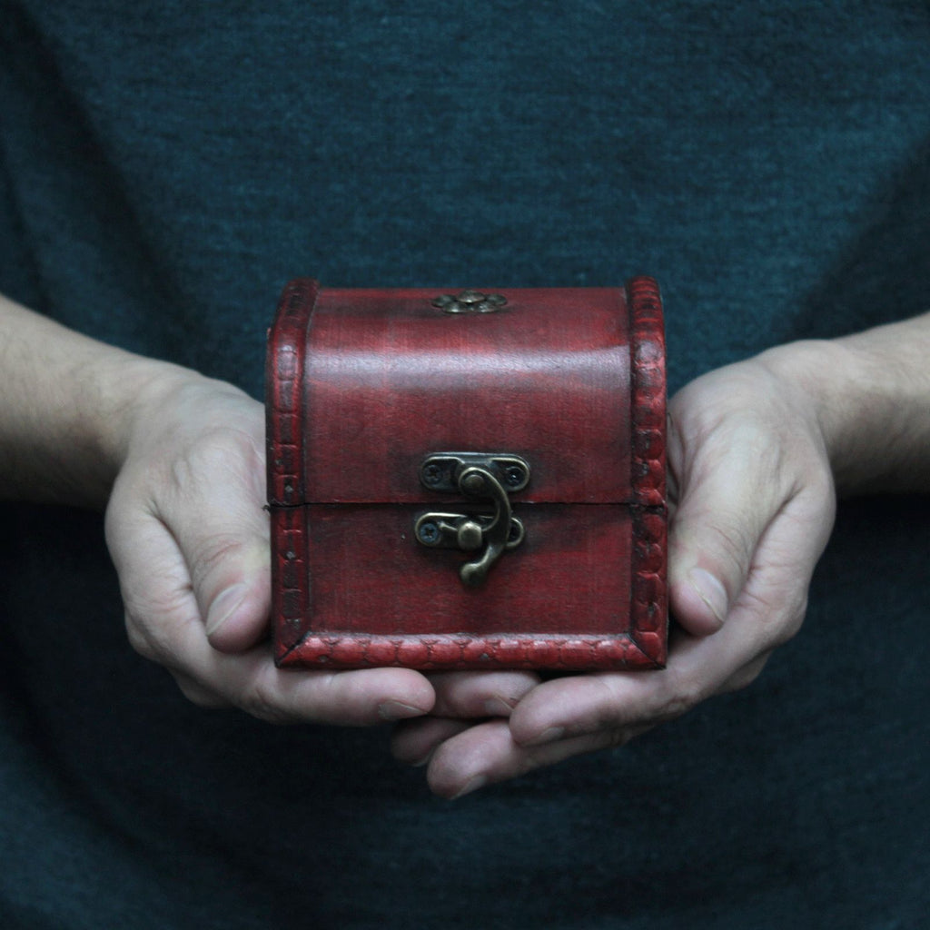 Small Classic Chest, Vintage Style – view 2