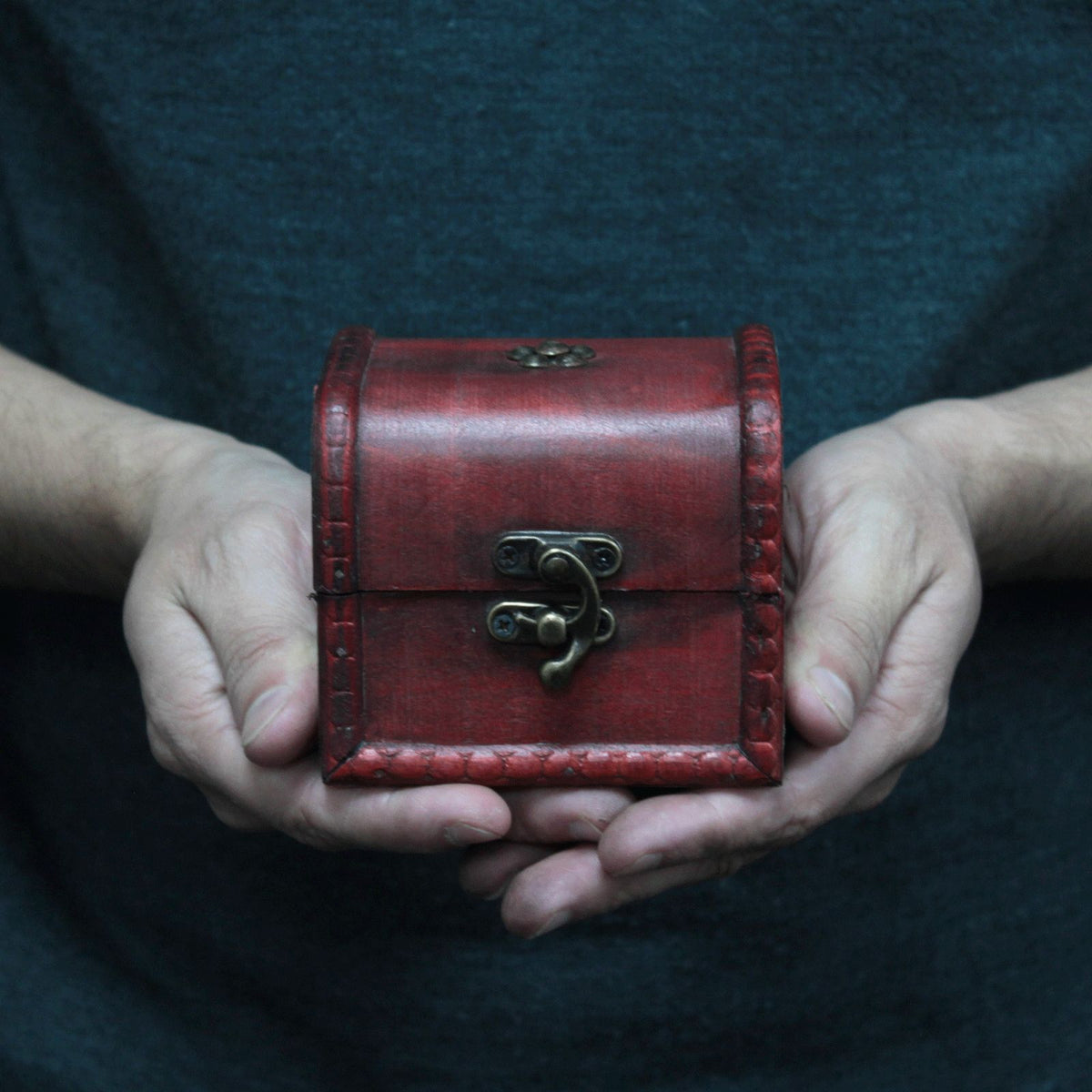 Small Classic Chest, Vintage Style – view 2