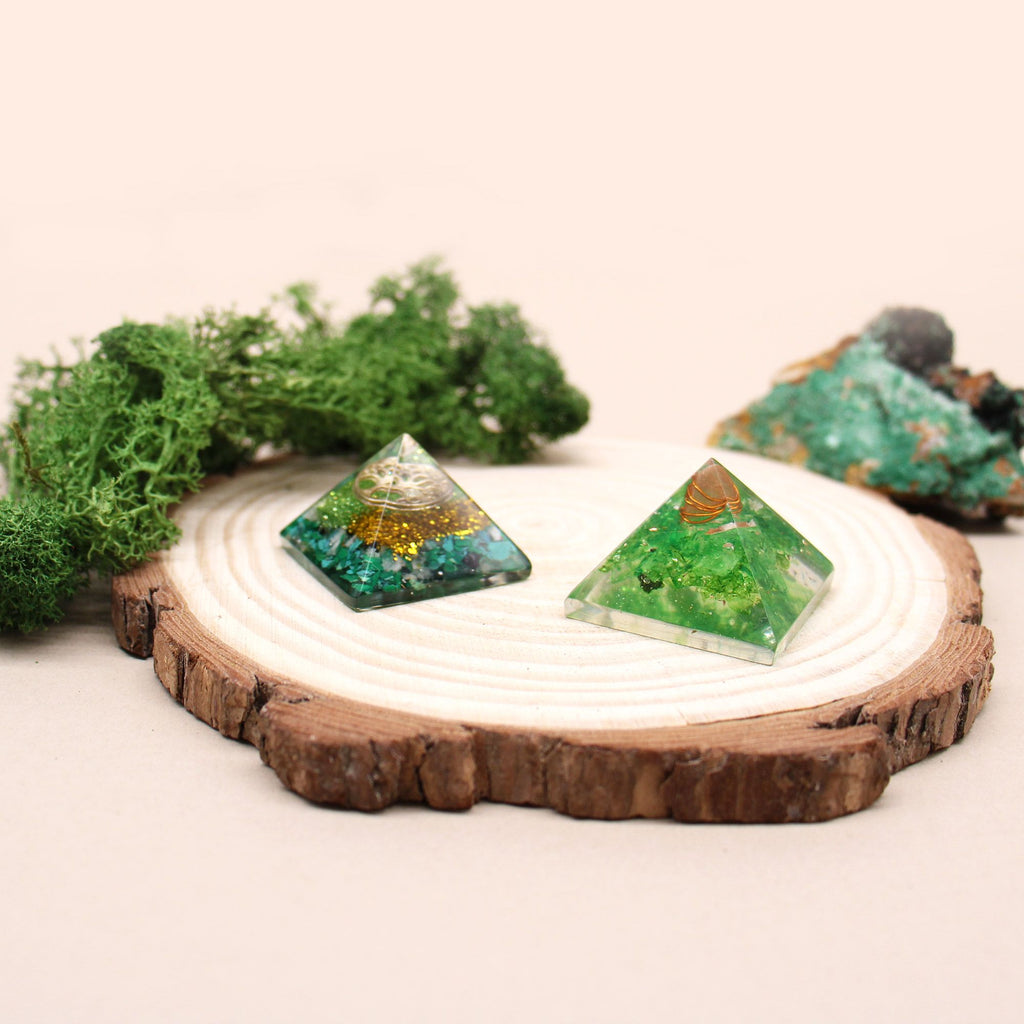Small Orgonite Pyramid 25mm - Gemstone Chips and Copper – view 2