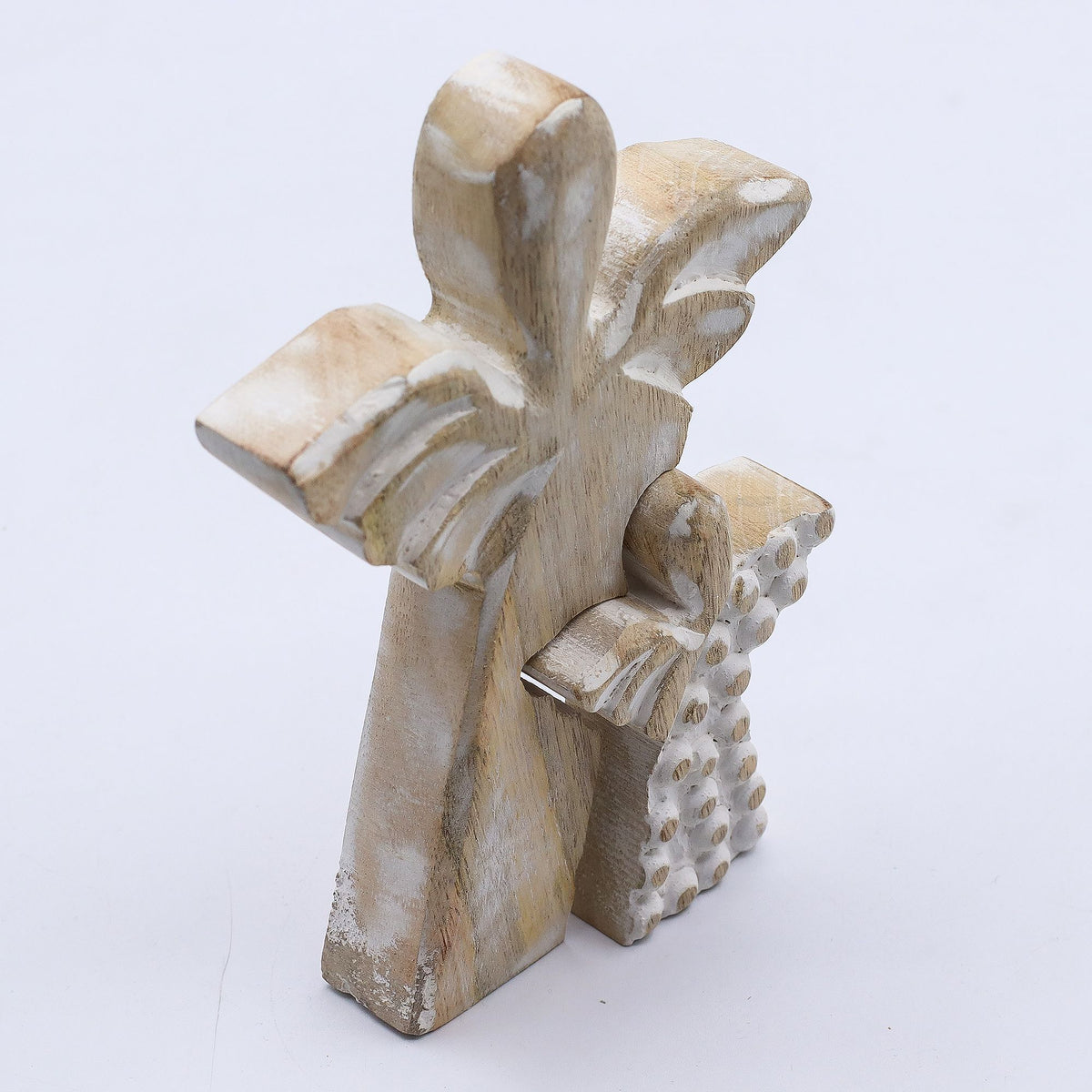 Dřevěný anděl z manga – bělené dřevo, 15cm