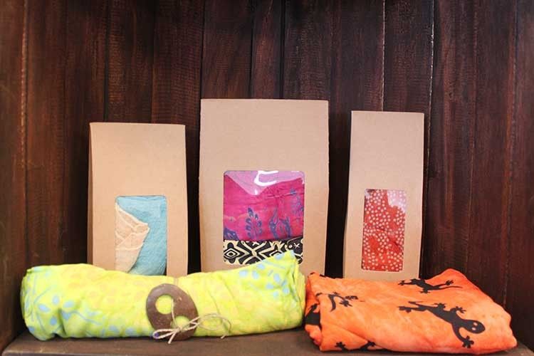 Flat-Pack Window Gift Box 21x11x6 cm