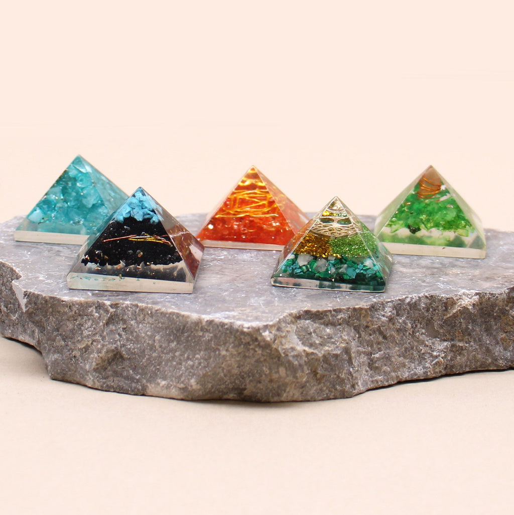 Small Orgonite Pyramid 25mm - Gemstone Chips and Copper – view 5