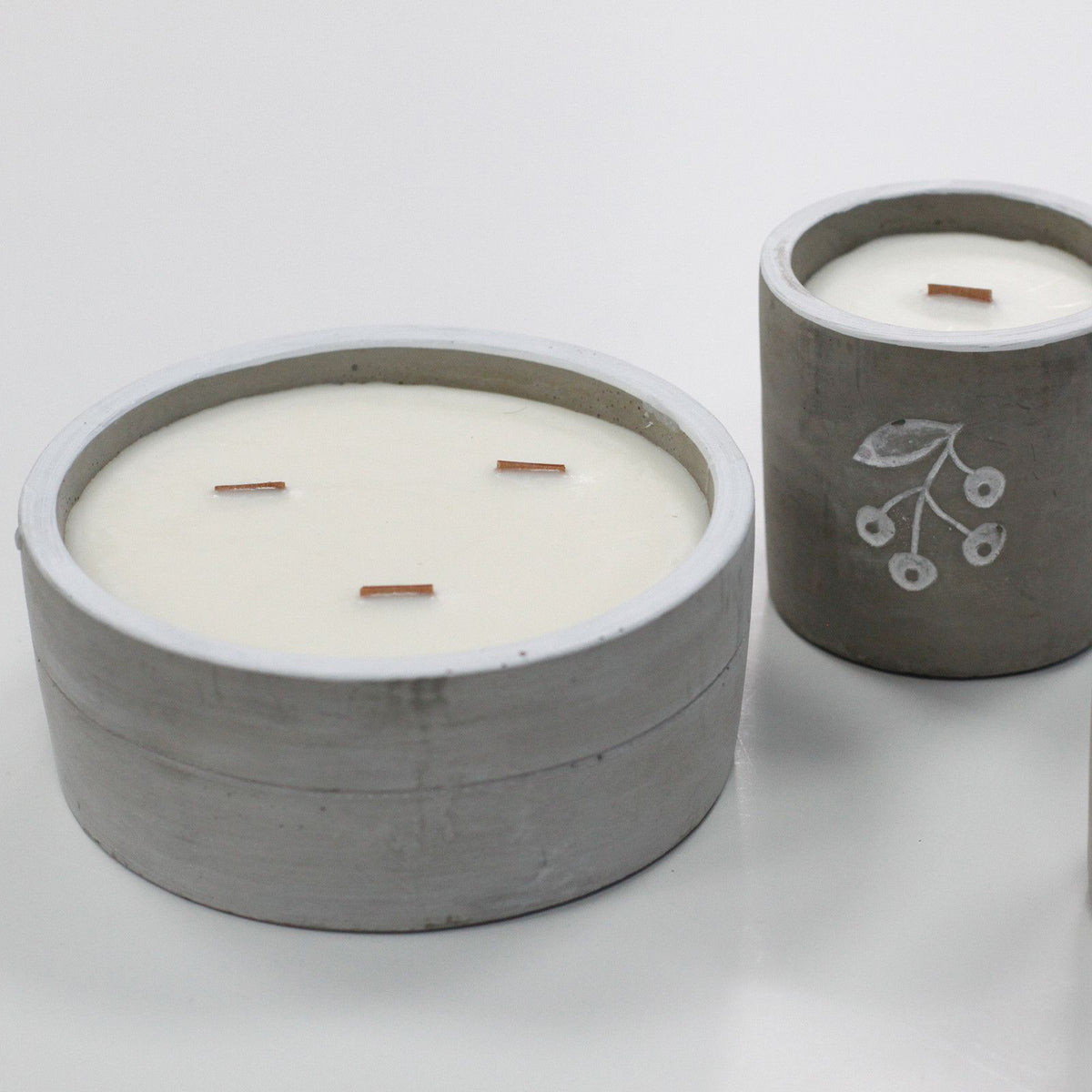 Large Concrete Wooden Wick Candle - Crushed Vanilla & Orange – view 2