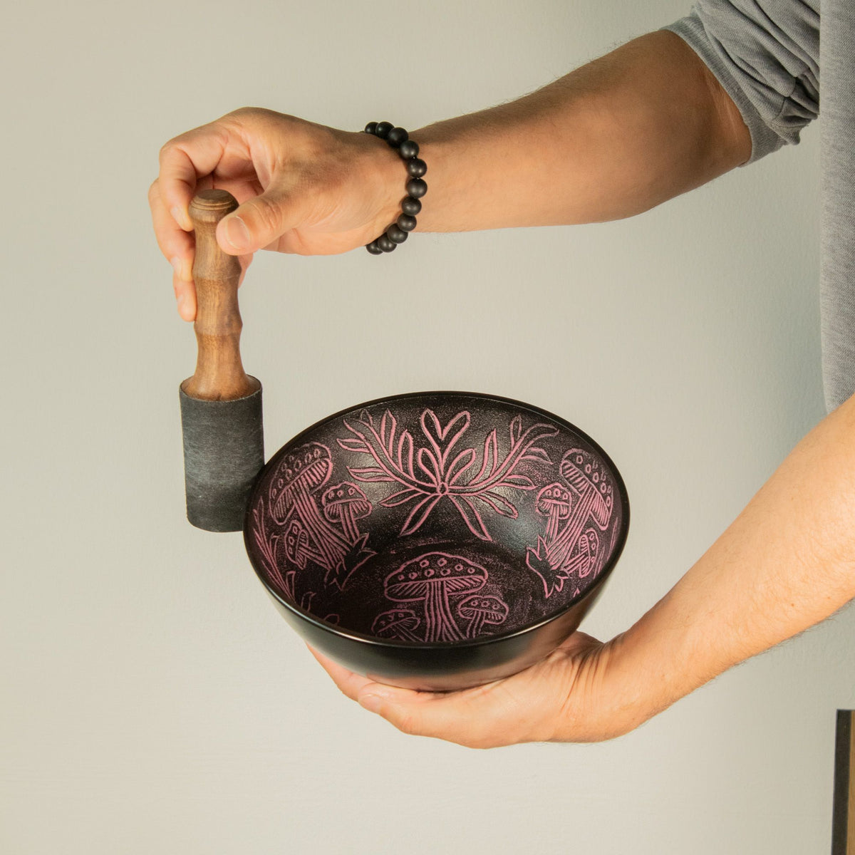 Aluminium Singing Bowl - Magic Mushroom - Pink (20cm) – view 6