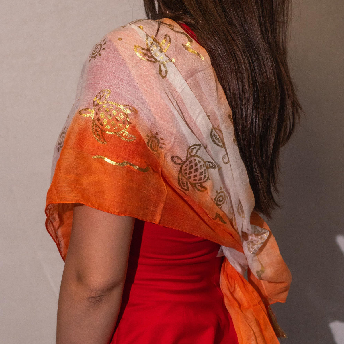 Nomad Sari Turtle Print Summer Scarf - Coral – view 2