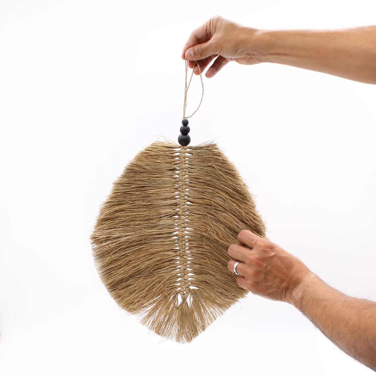 Hanging Raffia Leaf, 35 x 30 cm – view 3