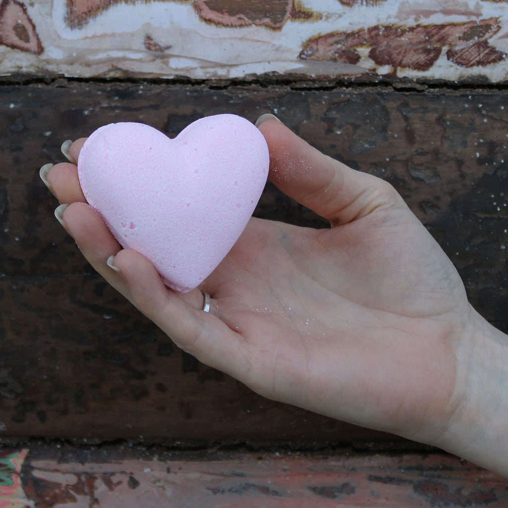 Love Heart Bath Bomb 70g - Bubblegum – view 2