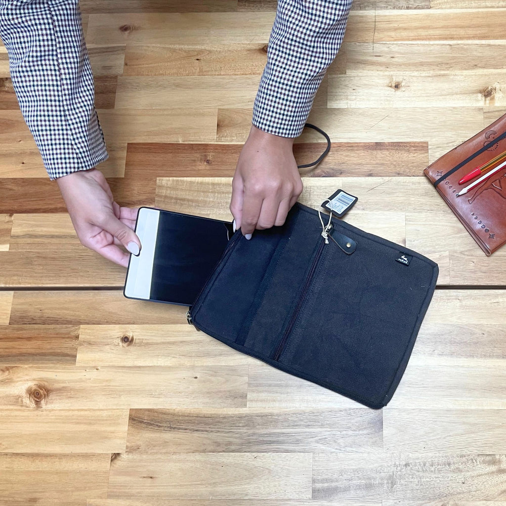 Stonewash Tablet Pouch - Charcoal - 21x29cm – view 2