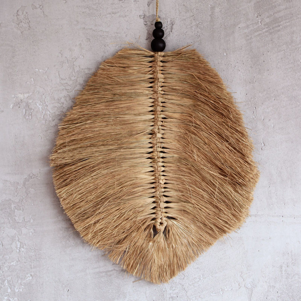 Hanging Raffia Leaf, 35 x 30 cm – view 2