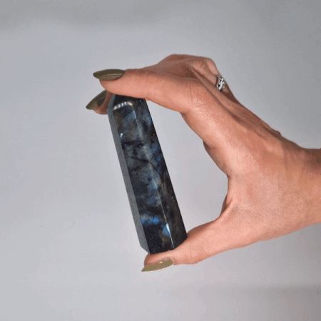 Madagascar Labradorite Point (approx 75g, 8-9cm) – view 2