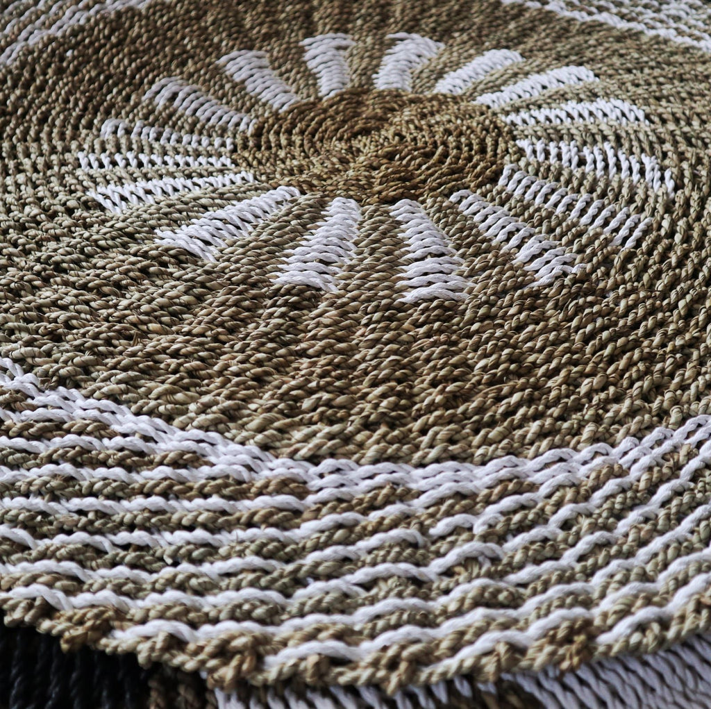 Round Seagrass Rug - White & Tan Inner Sun - 1m – view 2