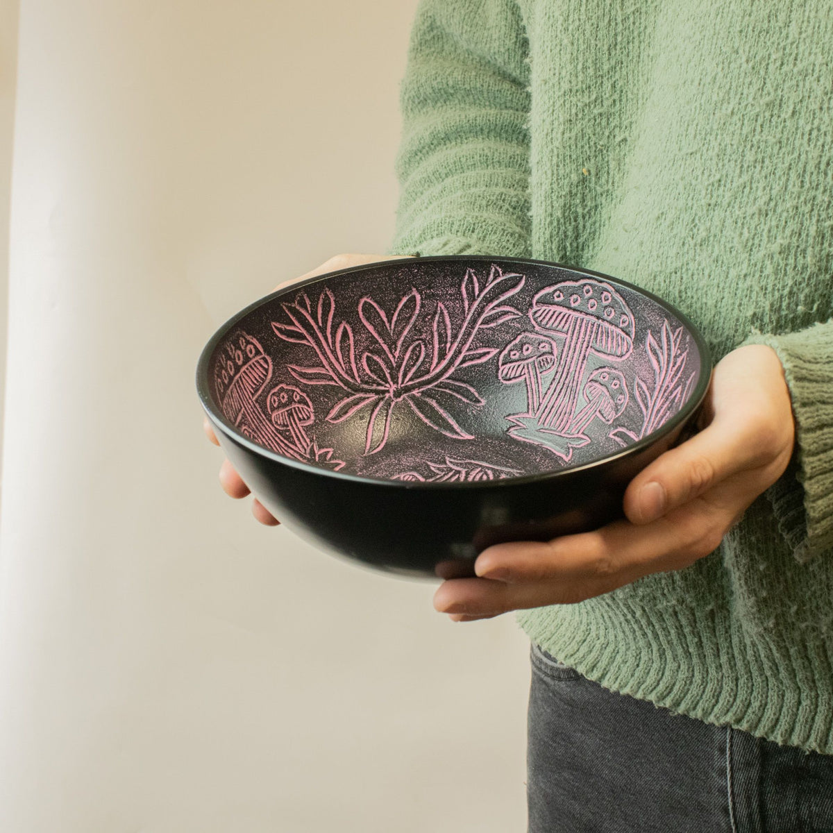 Aluminium Singing Bowl - Magic Mushroom - Pink (20cm) – view 3