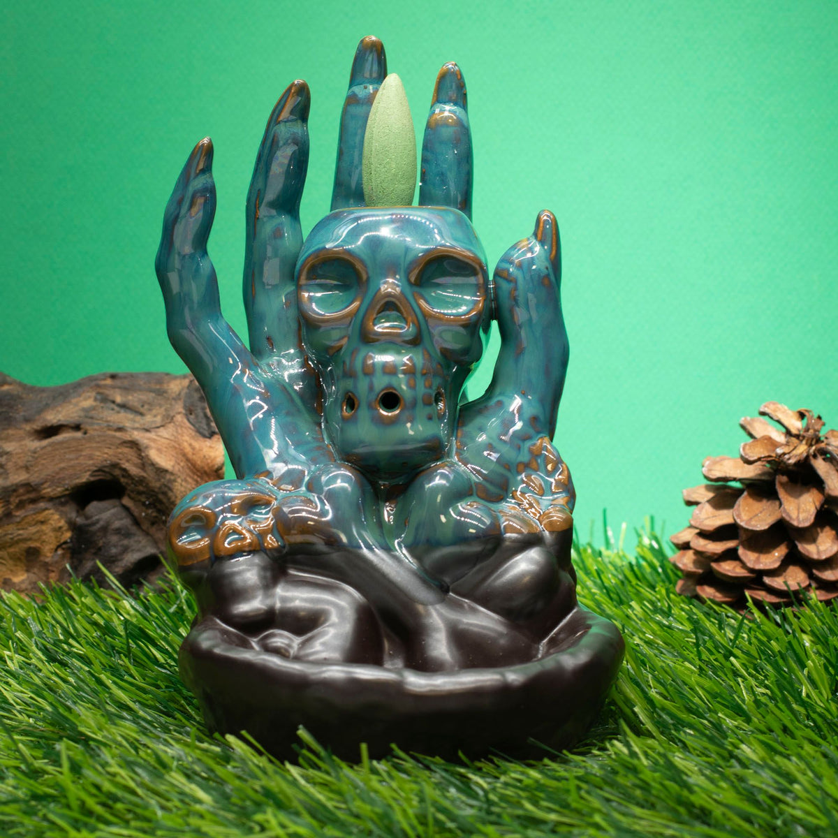 Backflow Incense Burner - Skull in Hand – view 2