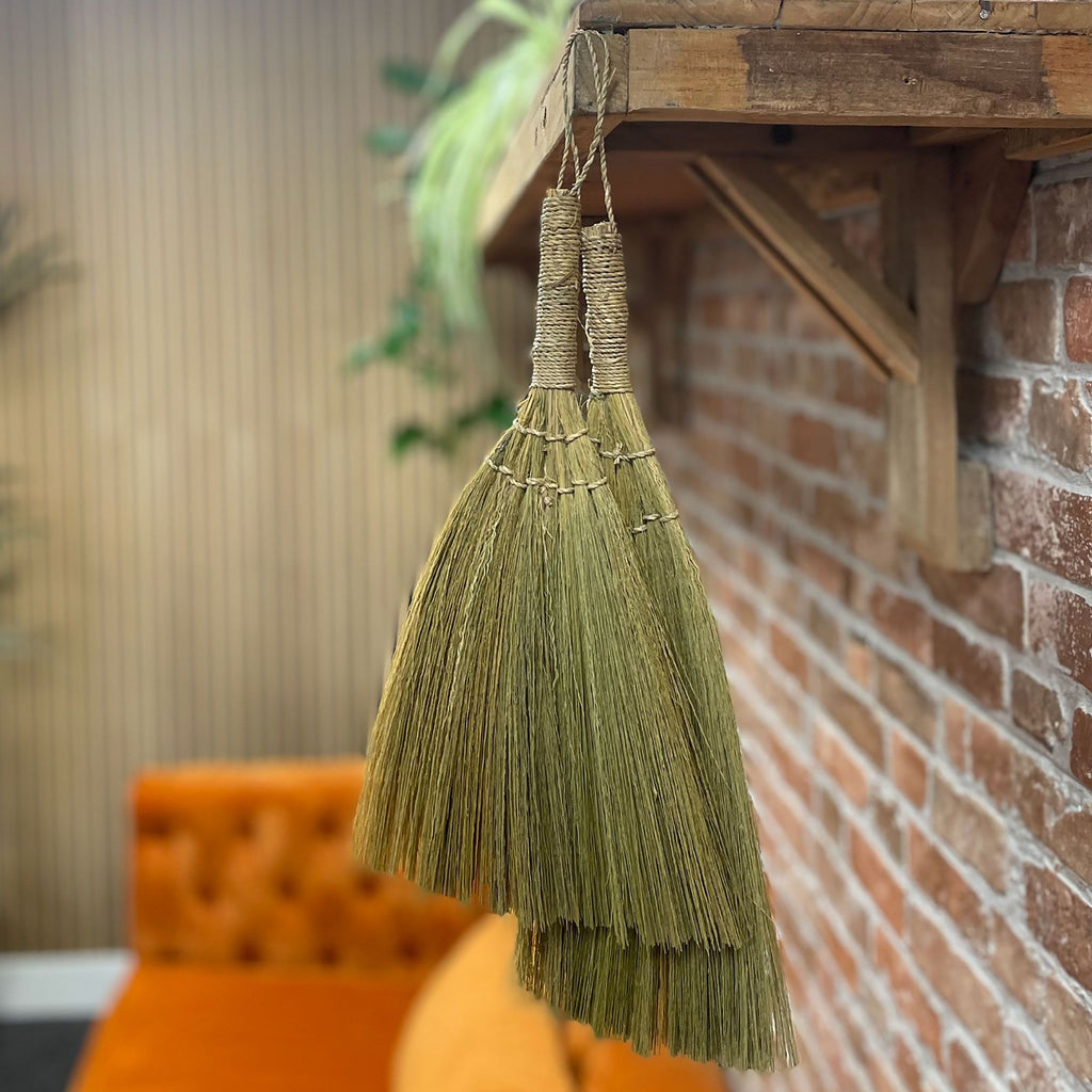 Pampas Fan Broom Set of 4 - Mixed Sizes – view 2