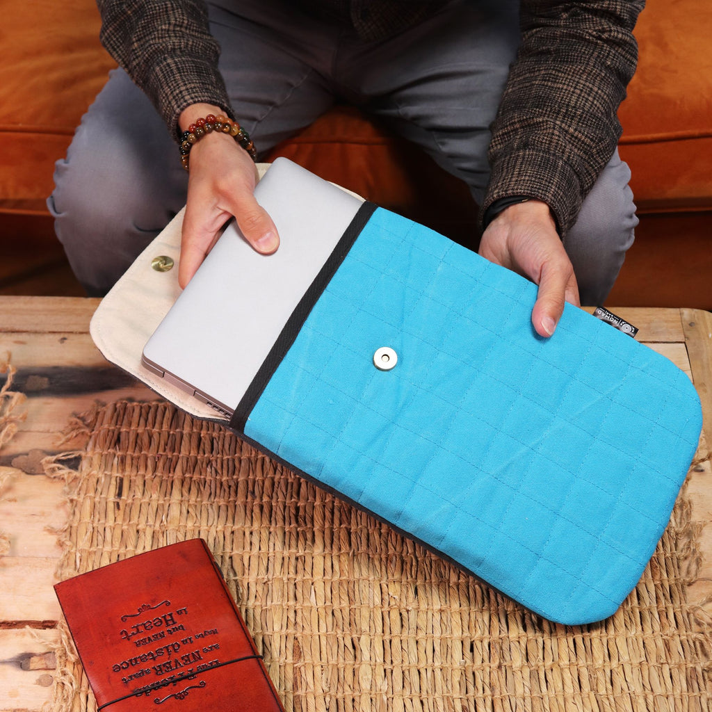 Nomad Sari Padded Laptop Pouch - Terrific Turquoise Stonewash – view 2