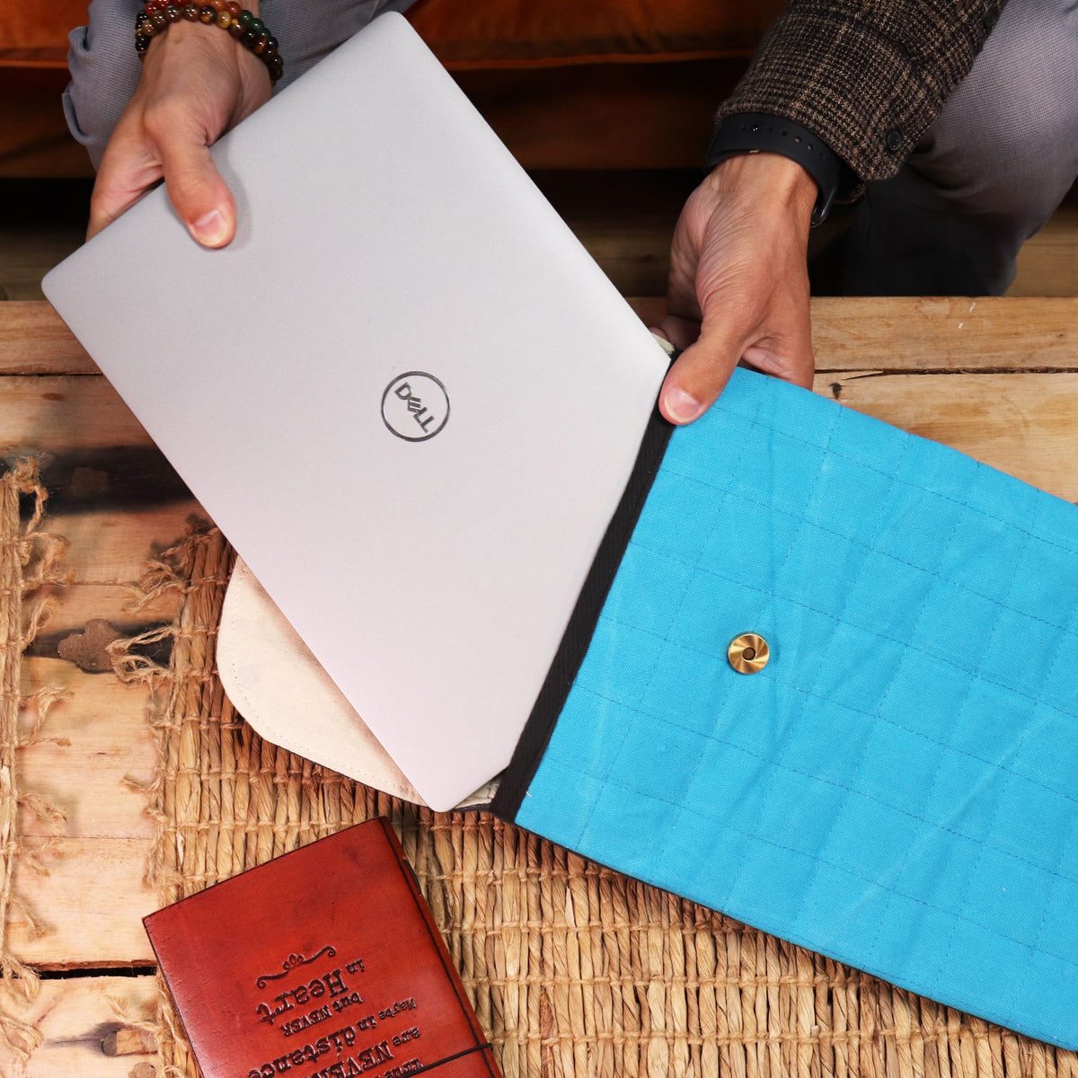 Nomad Sari Padded Laptop Pouch - Terrific Turquoise Stonewash – view 3