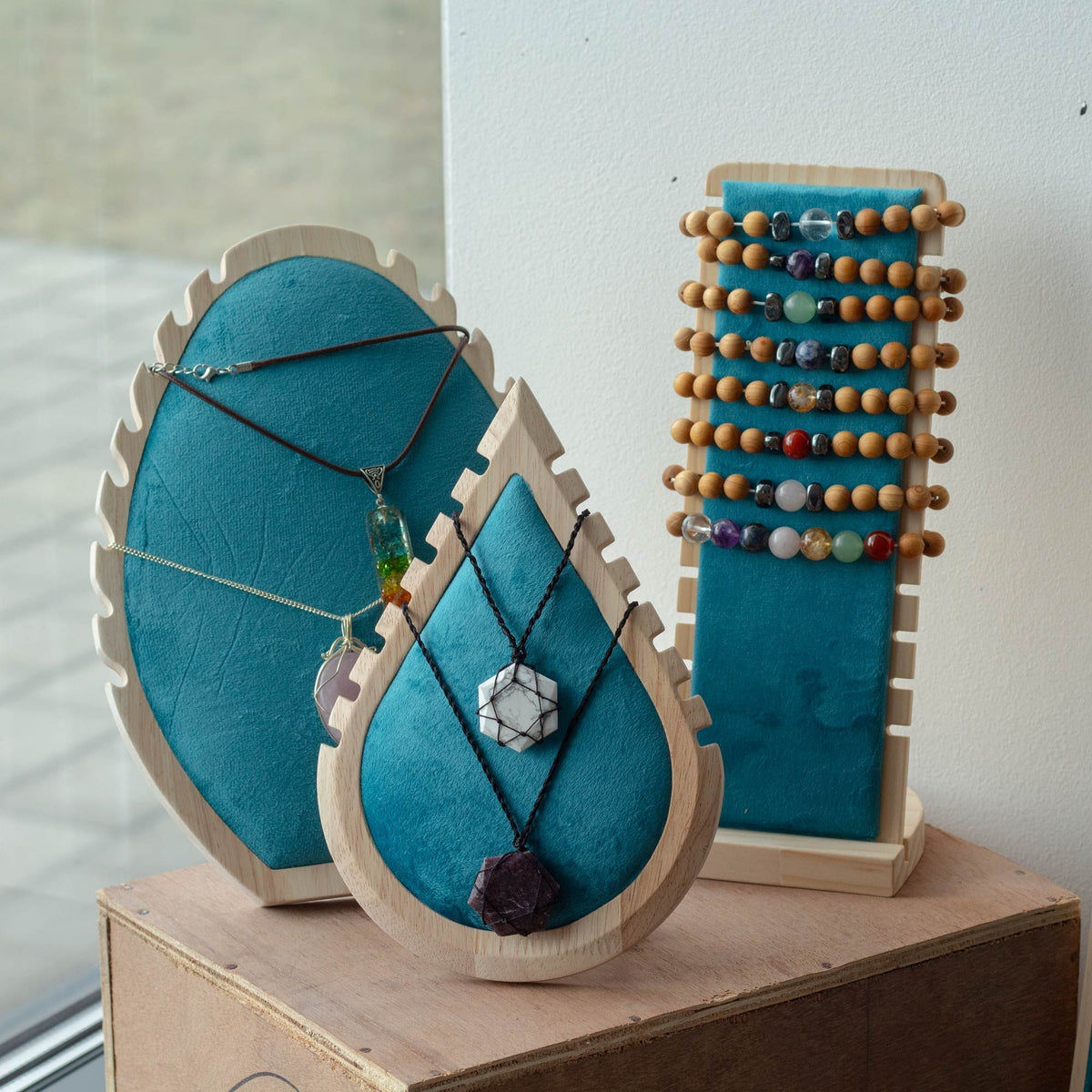 Small Teardrop Necklace Display 19x13cm – view 2
