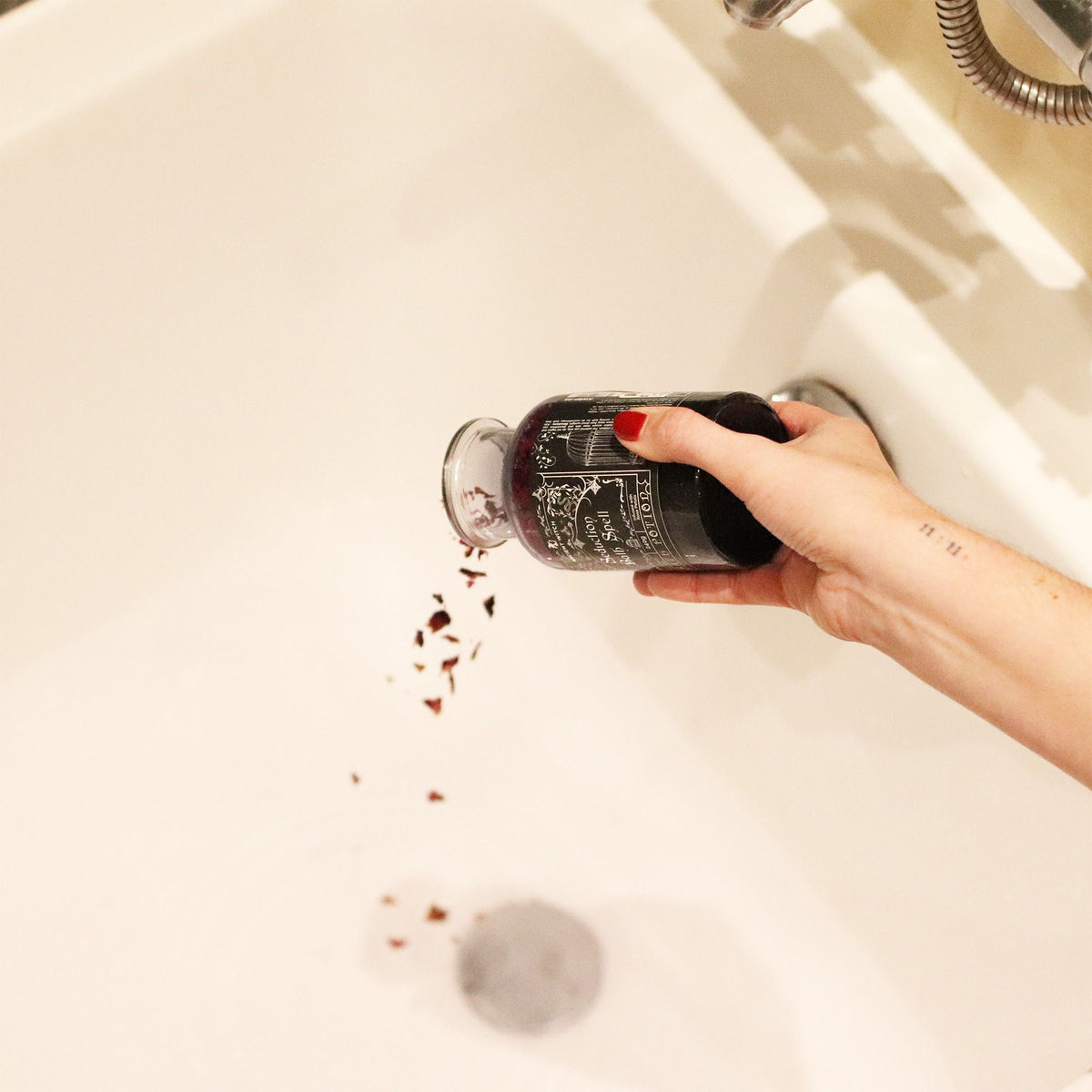 Ancient Witch Bath Spell Potion & Amethyst Crystal Amulet - Seduction – view 6