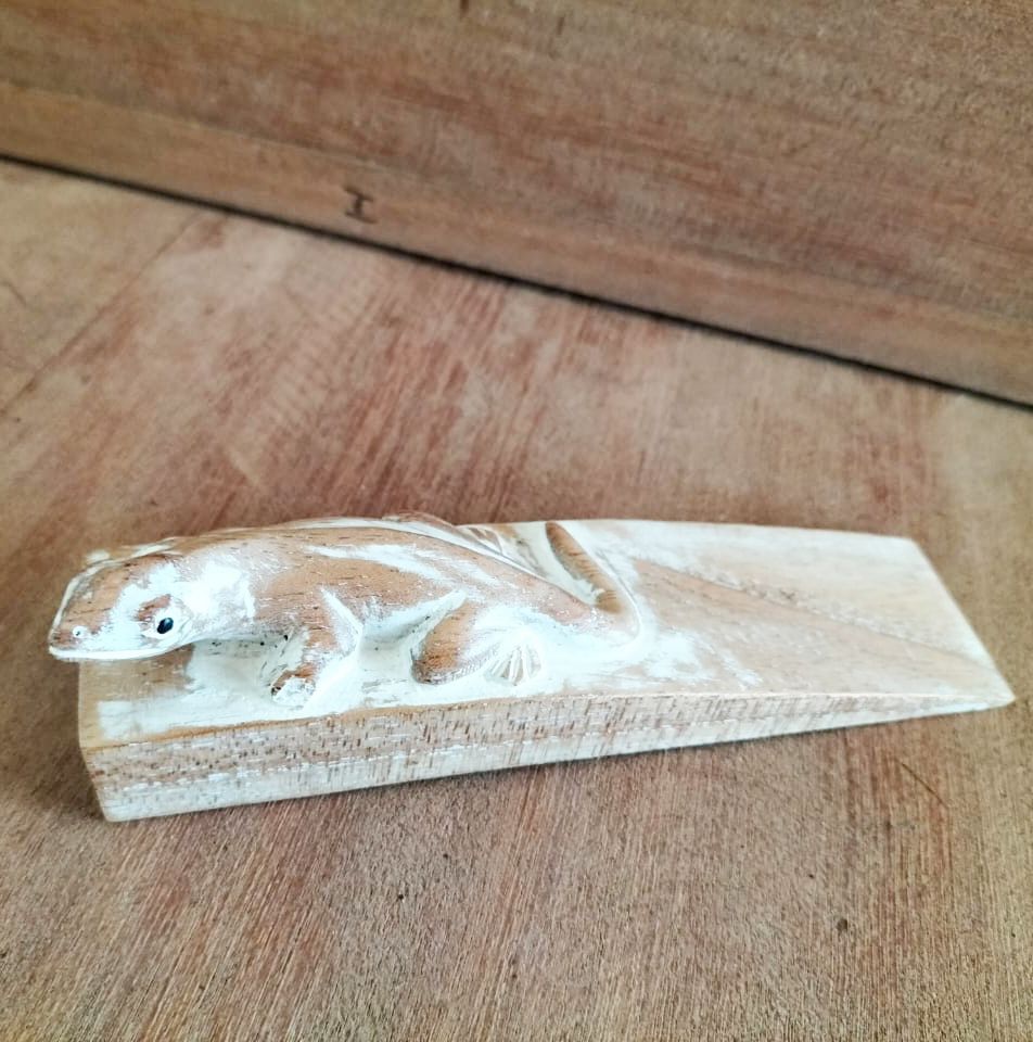 Hand-Carved Wooden Doorstop - Gecko – view 2