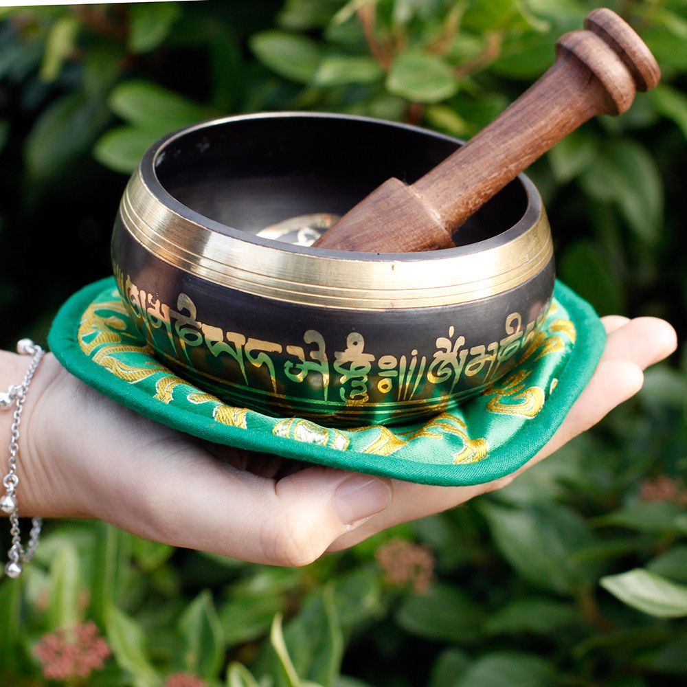 Green Tara Singing Bowl Set - 13cm Brass – view 7