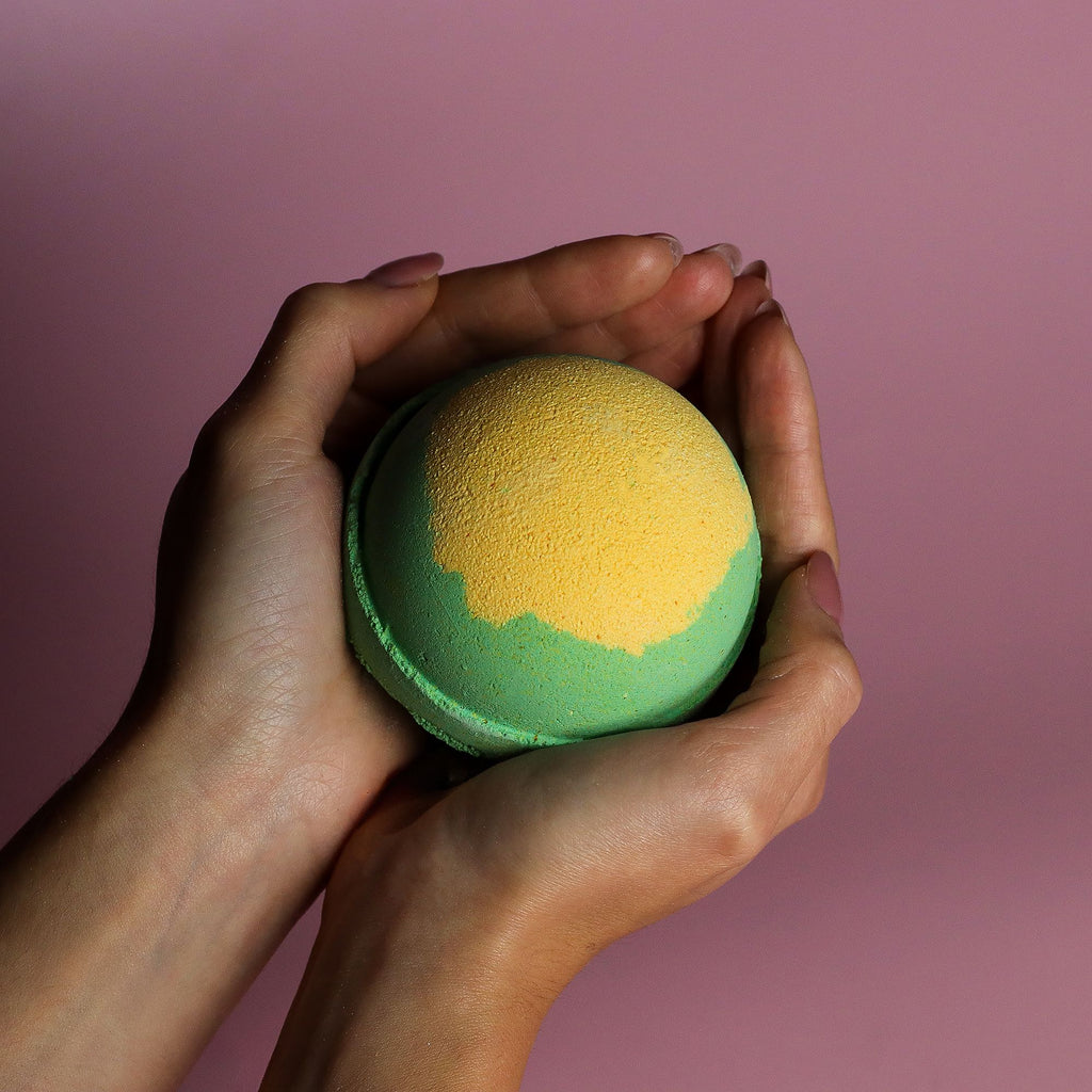 Set of 3 Apple Pie & Custard Bath Bombs – view 2