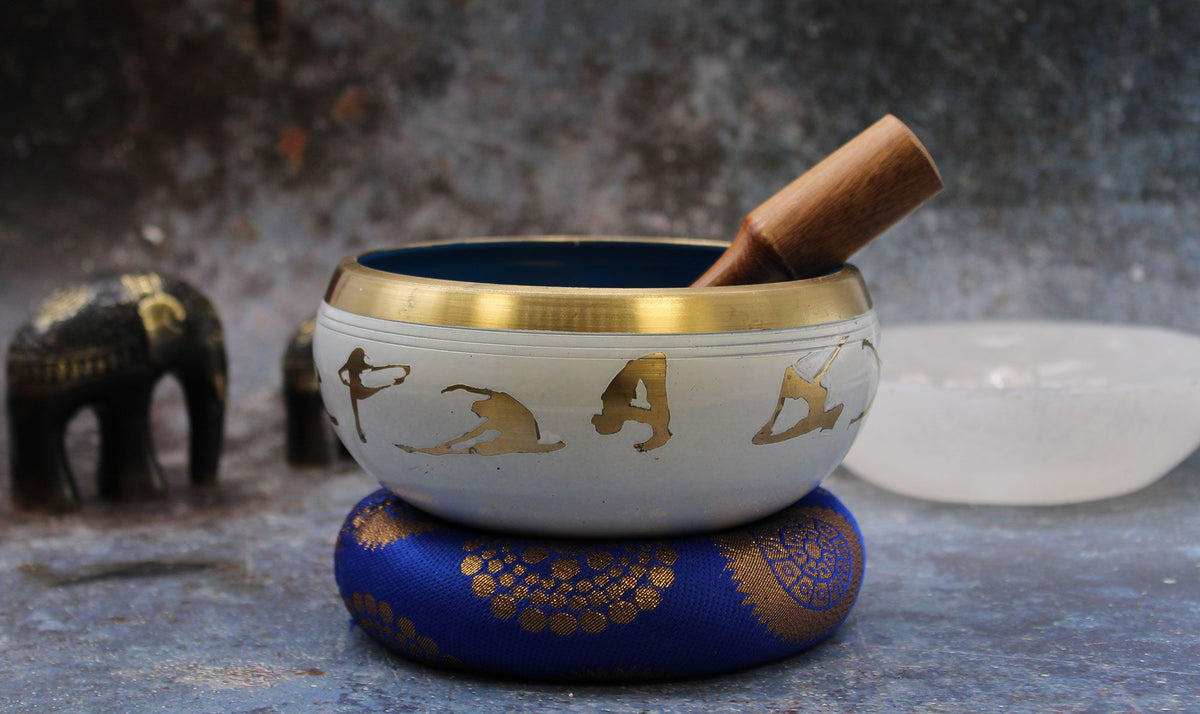 Large Yoga Moves Singing Bowl Set - White/Blue (14cm) – view 4