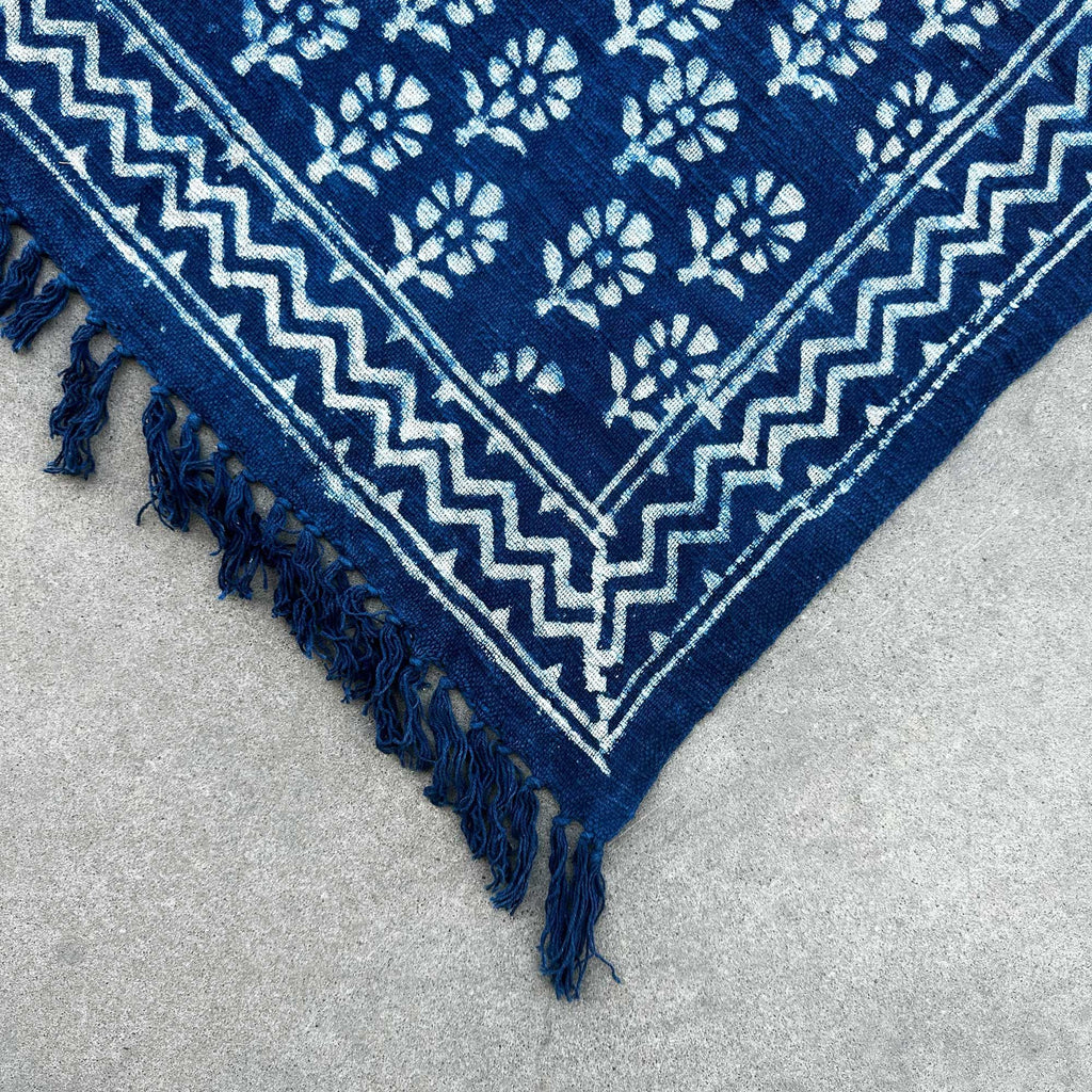 Handmade Indigo Throw - 170x120cm - Chhota Flower – view 3