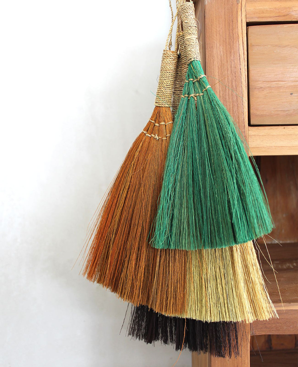 Seagrass Fan Broom Set of 4 - Mixed Colours – view 4