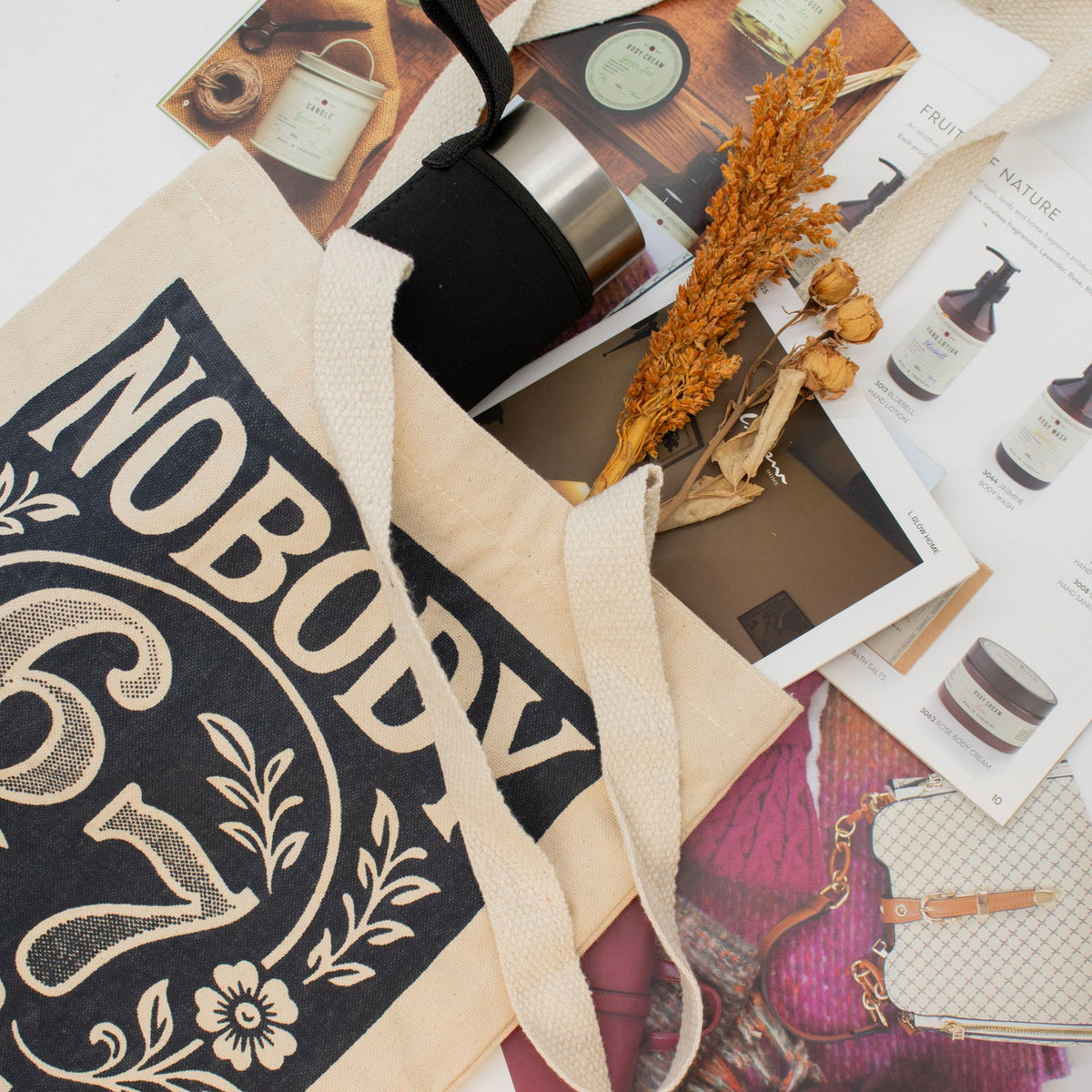 Nomad Sari Toni Tote Bag - Nobody Knows 67 - Natural – view 2